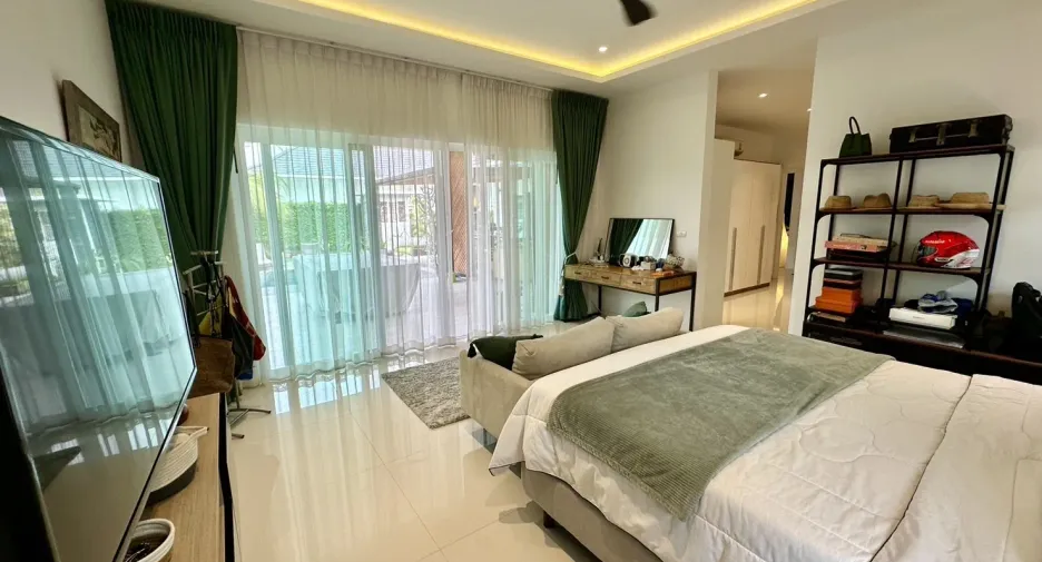 For sale 5 bedrooms villa in Hua Hin, Prachuap Khiri Khan