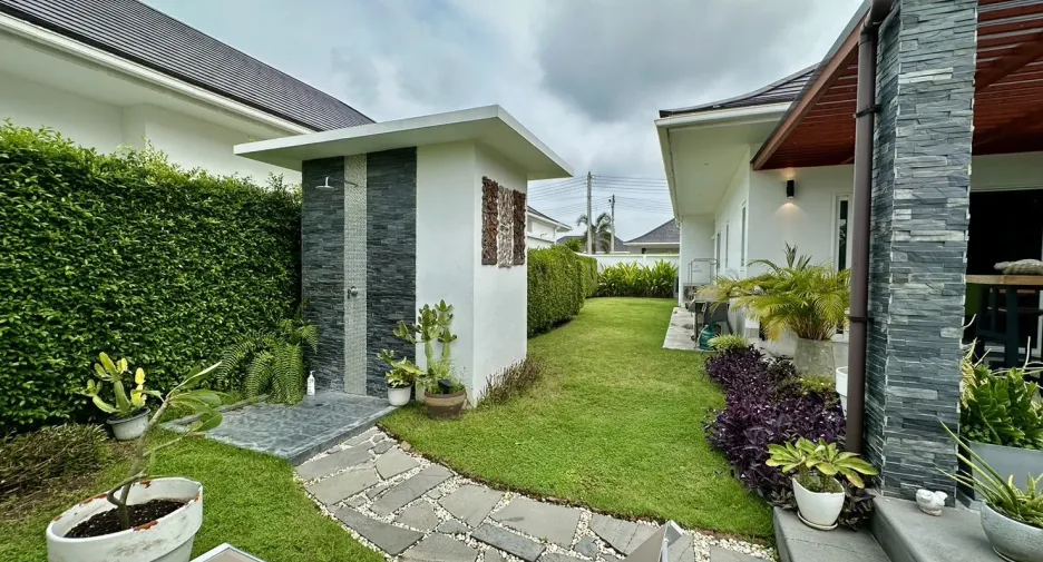 For sale 5 bedrooms villa in Hua Hin, Prachuap Khiri Khan