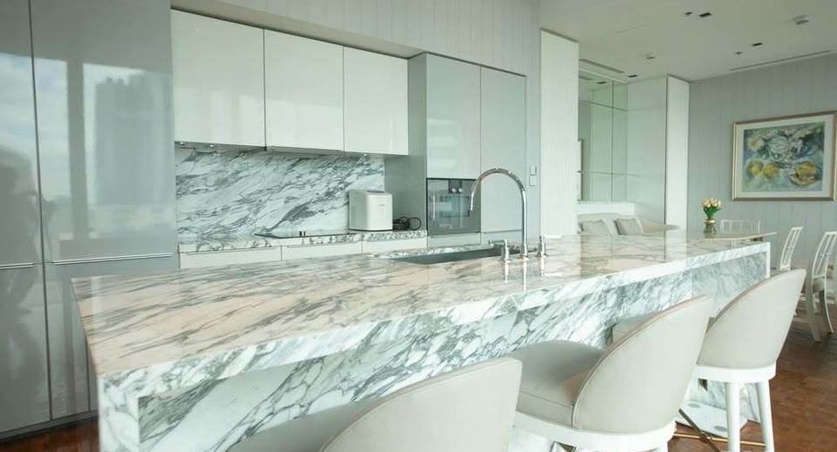 Condo en venta de 3 habitaciones en Sathon, Bangkok