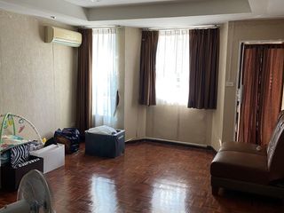 Casa adosada en venta de 4 habitaciones en Huai Khwang, Bangkok