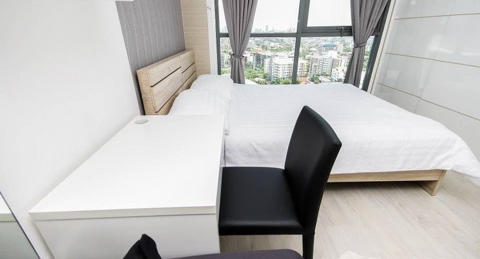For sale and for rent studio condo in Phra Khanong, Bangkok
