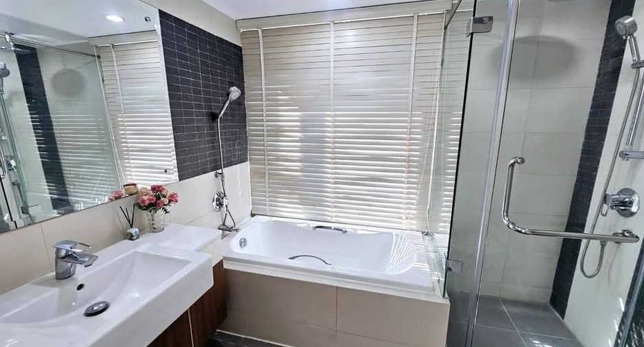 For sale 1 bed condo in Watthana, Bangkok