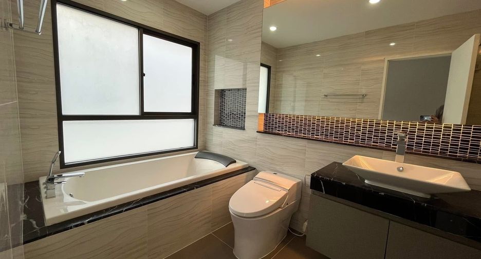 For sale 4 bedrooms house in Prawet, Bangkok