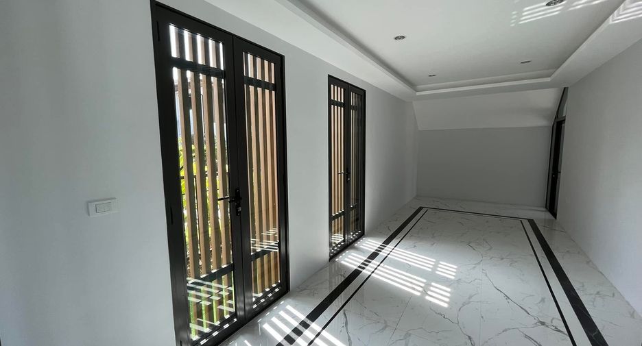 For sale 4 bedrooms house in Prawet, Bangkok