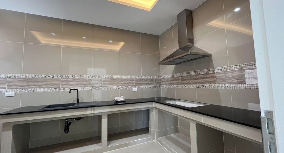 For sale 4 bedrooms house in Prawet, Bangkok