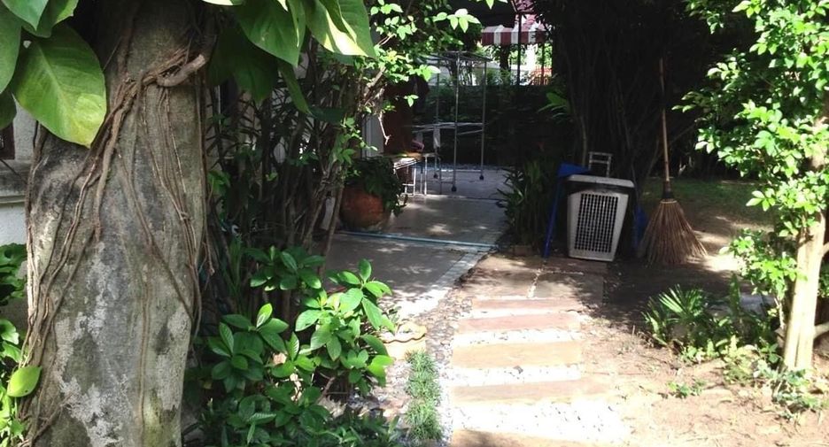For sale 4 bedrooms house in Saphan Sung, Bangkok