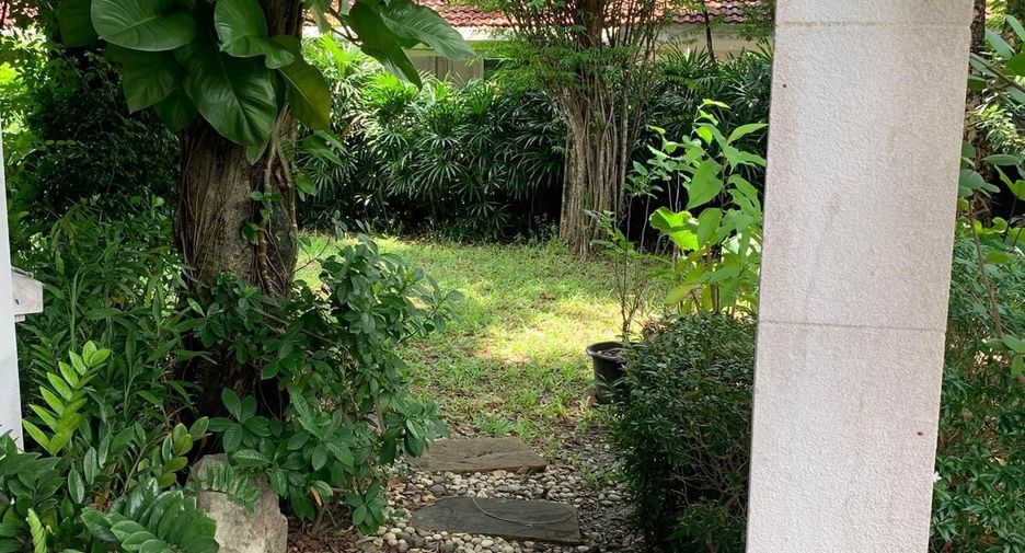 For sale 4 bedrooms house in Saphan Sung, Bangkok