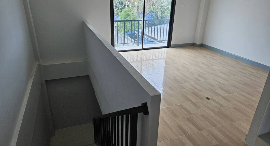 Gewerbefläche zum Kauf mit 4 Zimmer in Mueang Uthai Thani, Uthai Thani