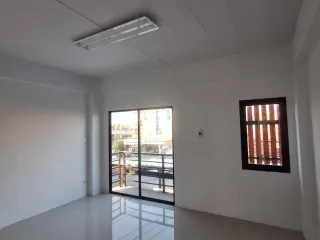 Local comercial en venta de 4 habitaciones en Sai Noi, Nonthaburi