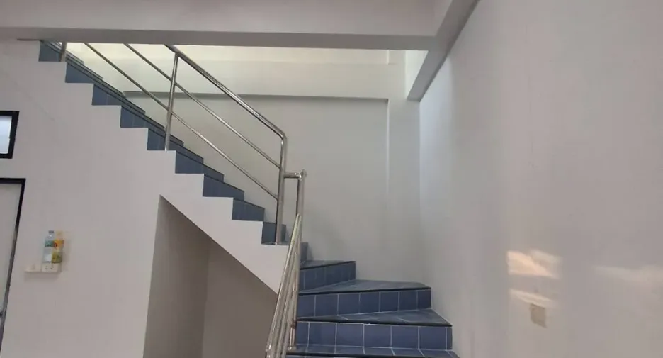 Local comercial en venta de 4 habitaciones en Sai Noi, Nonthaburi