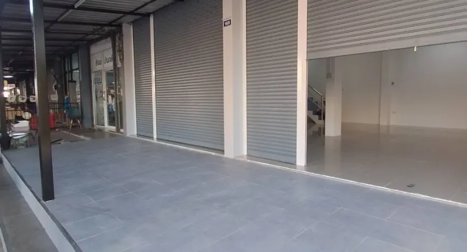 Local comercial en venta de 4 habitaciones en Sai Noi, Nonthaburi