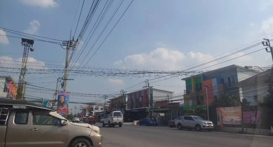 Local comercial en venta de 4 habitaciones en Sai Noi, Nonthaburi