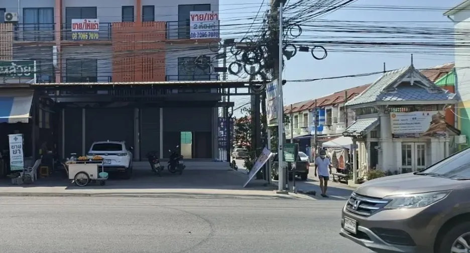 Local comercial en venta de 4 habitaciones en Sai Noi, Nonthaburi