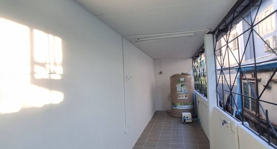 出售 4 卧室 商业空间 在 Sai Noi, Nonthaburi