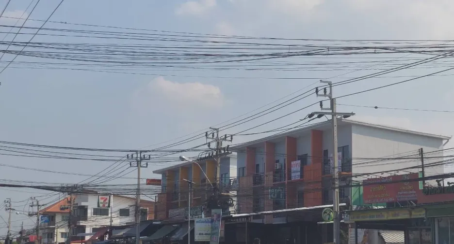 Local comercial en venta de 4 habitaciones en Sai Noi, Nonthaburi