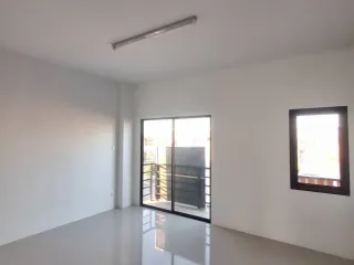 Local comercial en venta de 4 habitaciones en Sai Noi, Nonthaburi