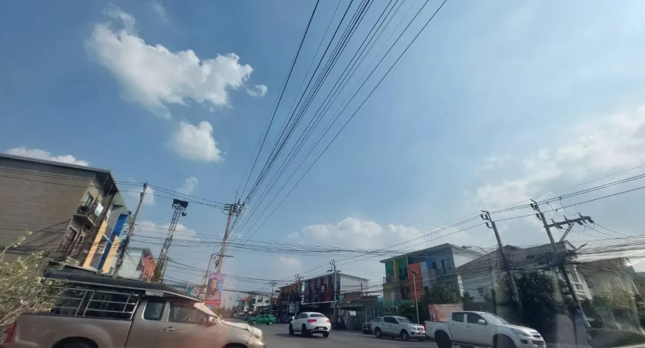 Local comercial en venta de 4 habitaciones en Sai Noi, Nonthaburi