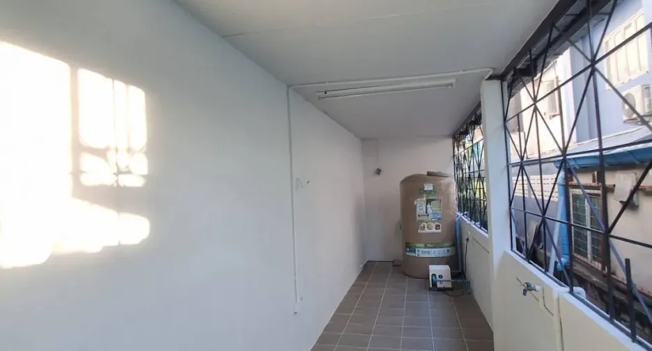 Local comercial en venta de 4 habitaciones en Sai Noi, Nonthaburi