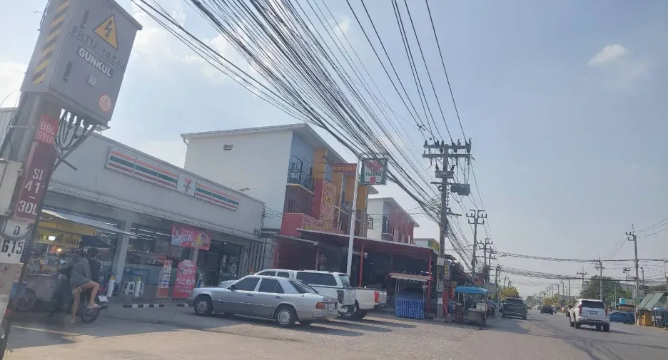 Local comercial en venta de 4 habitaciones en Sai Noi, Nonthaburi