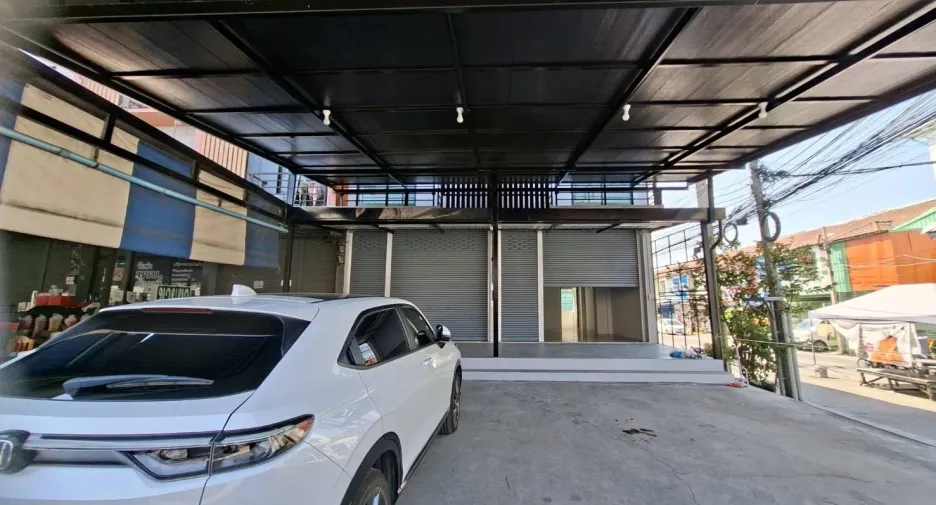 Local comercial en venta de 4 habitaciones en Sai Noi, Nonthaburi