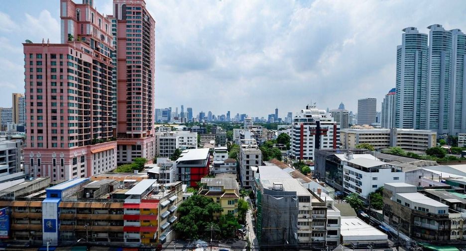 For sale and for rent studio condo in Khlong Toei, Bangkok