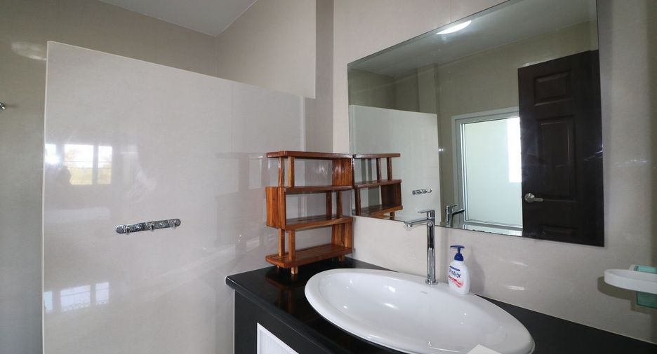 For sale 5 bedrooms house in Kumphawapi, Udon Thani