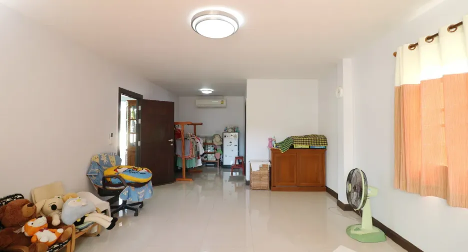 For sale 5 bedrooms house in Kumphawapi, Udon Thani