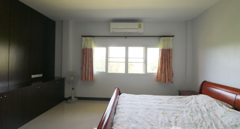 For sale 5 bedrooms house in Kumphawapi, Udon Thani