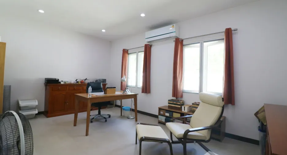 For sale 5 bedrooms house in Kumphawapi, Udon Thani