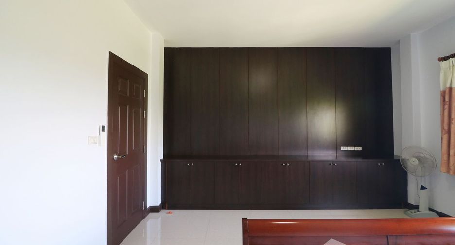 For sale 5 bedrooms house in Kumphawapi, Udon Thani