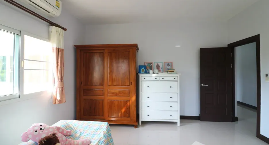 For sale 5 bedrooms house in Kumphawapi, Udon Thani