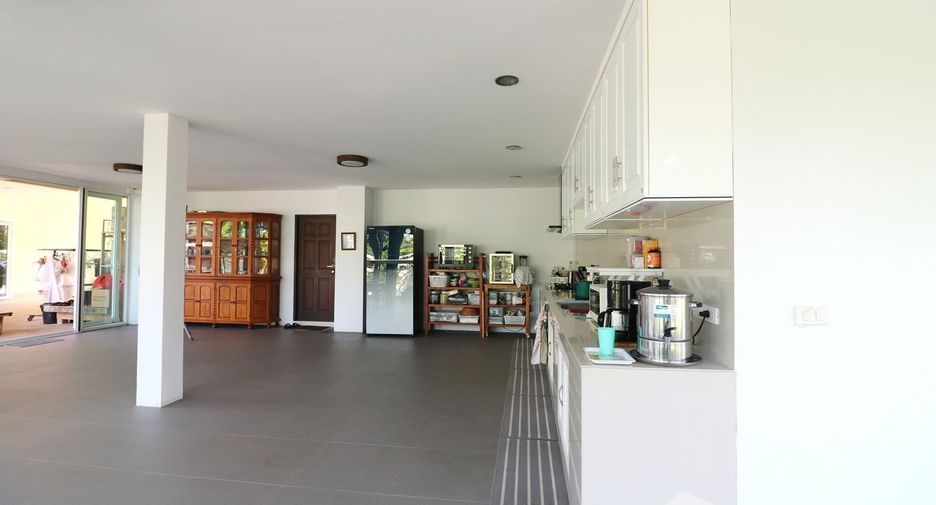For sale 5 bedrooms house in Kumphawapi, Udon Thani