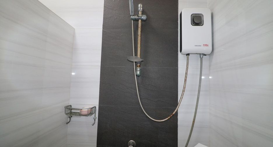 For sale 5 bedrooms house in Kumphawapi, Udon Thani