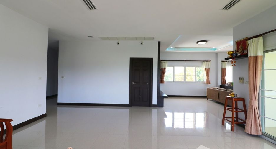 For sale 5 bedrooms house in Kumphawapi, Udon Thani
