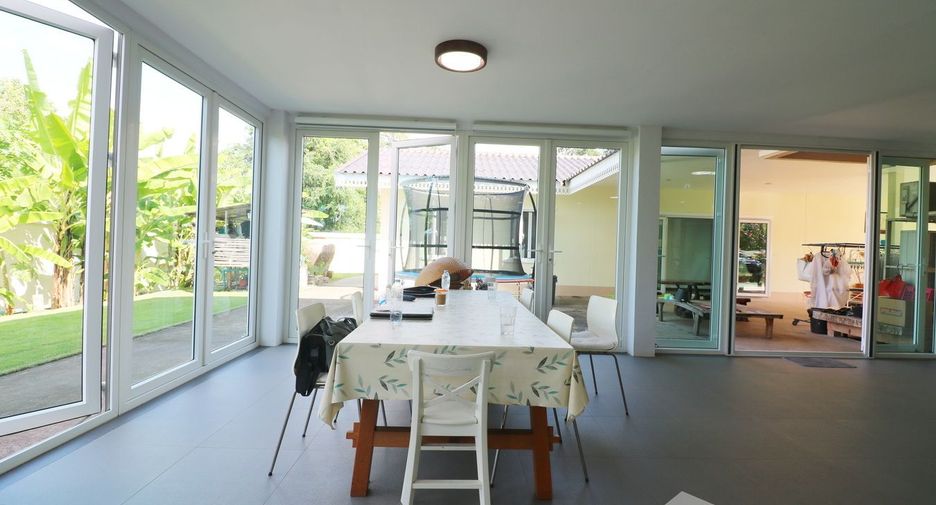 For sale 5 bedrooms house in Kumphawapi, Udon Thani