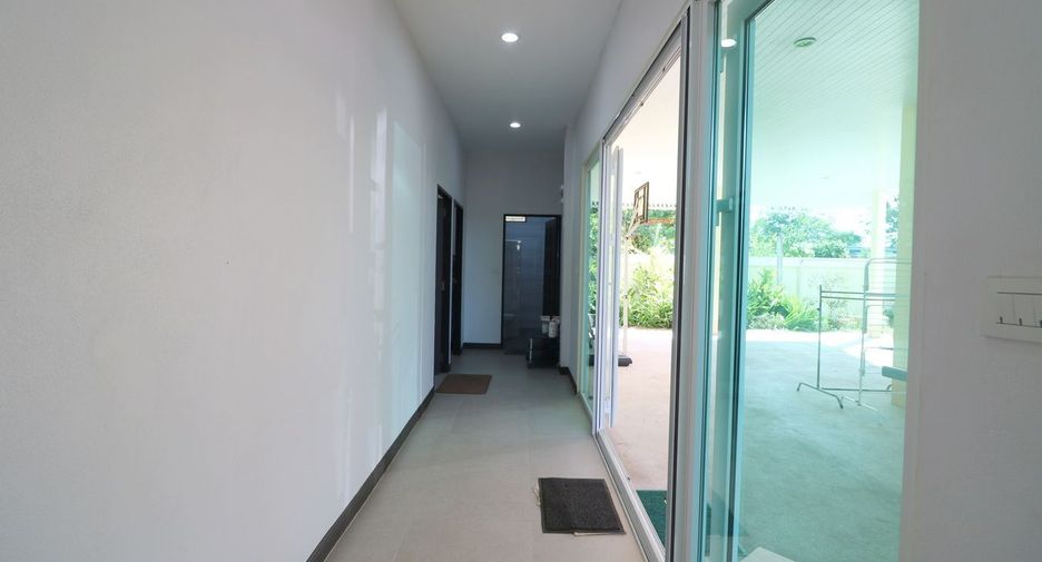 For sale 5 bedrooms house in Kumphawapi, Udon Thani