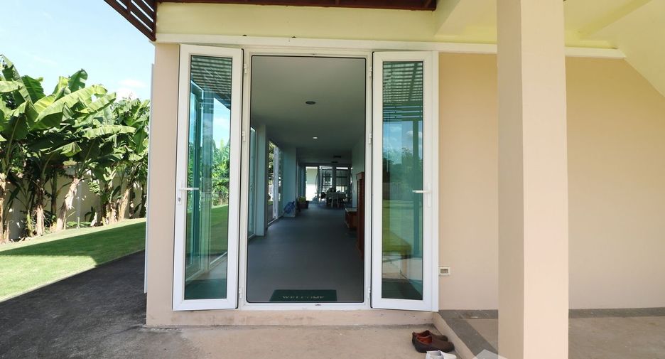 For sale 5 bedrooms house in Kumphawapi, Udon Thani