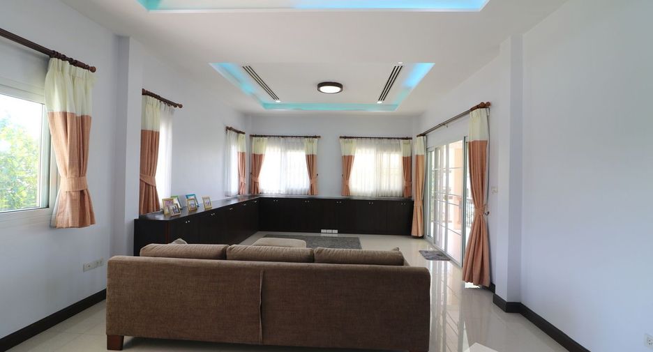For sale 5 bedrooms house in Kumphawapi, Udon Thani