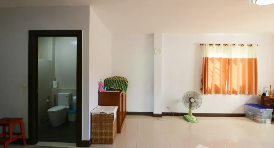 For sale 5 bedrooms house in Kumphawapi, Udon Thani