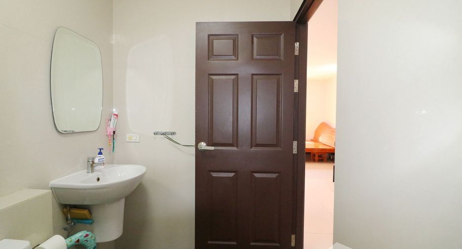 For sale 5 bedrooms house in Kumphawapi, Udon Thani
