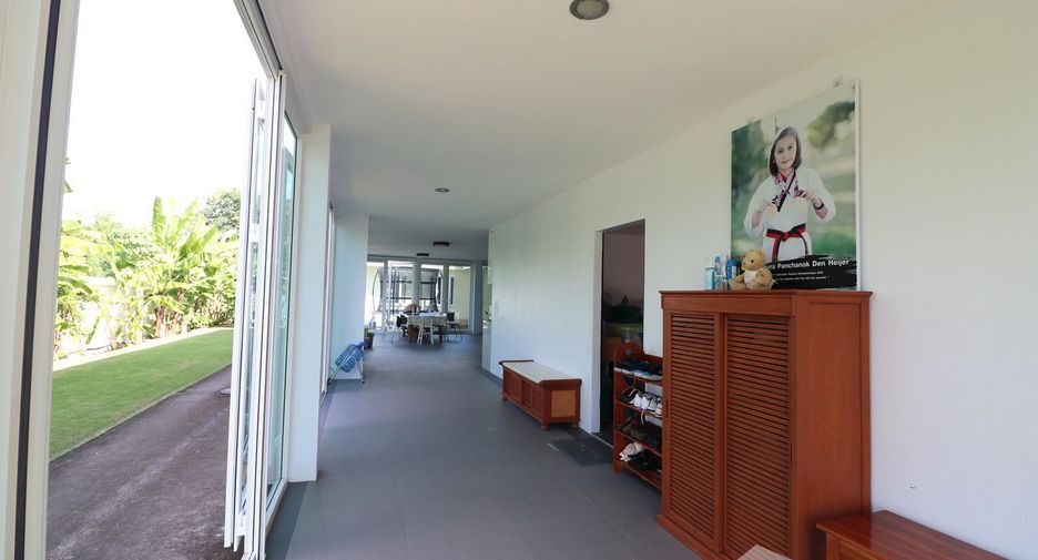 For sale 5 bedrooms house in Kumphawapi, Udon Thani