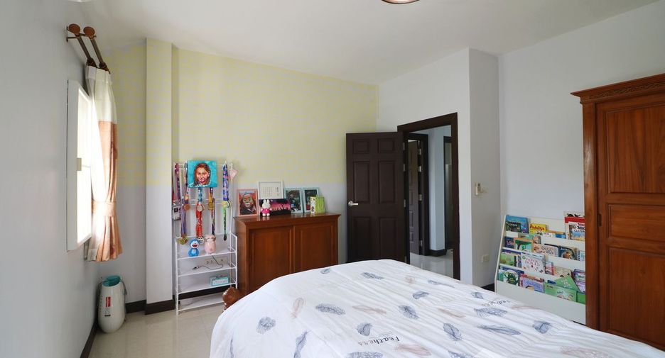 For sale 5 bedrooms house in Kumphawapi, Udon Thani