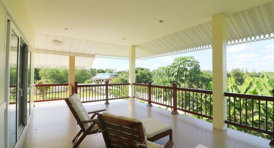 For sale 5 bedrooms house in Kumphawapi, Udon Thani