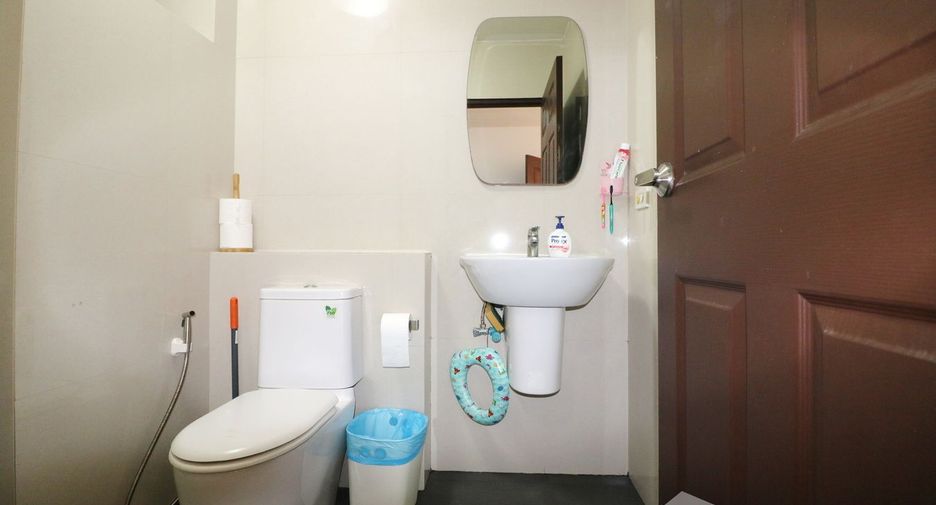 For sale 5 bedrooms house in Kumphawapi, Udon Thani