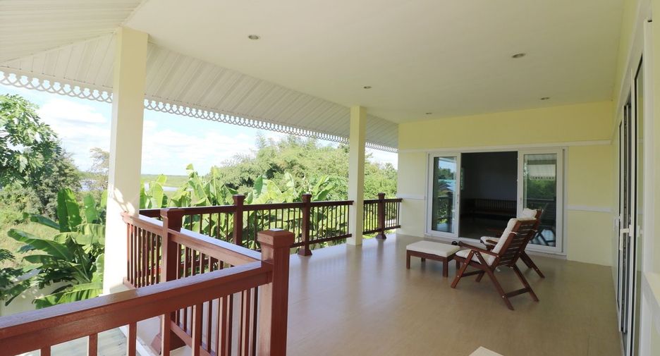 For sale 5 bedrooms house in Kumphawapi, Udon Thani