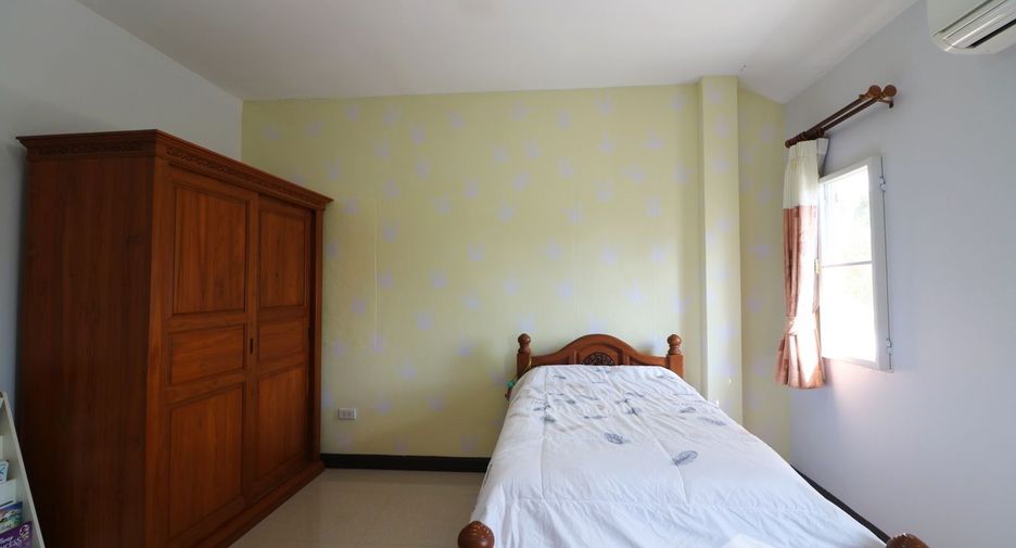 For sale 5 bedrooms house in Kumphawapi, Udon Thani