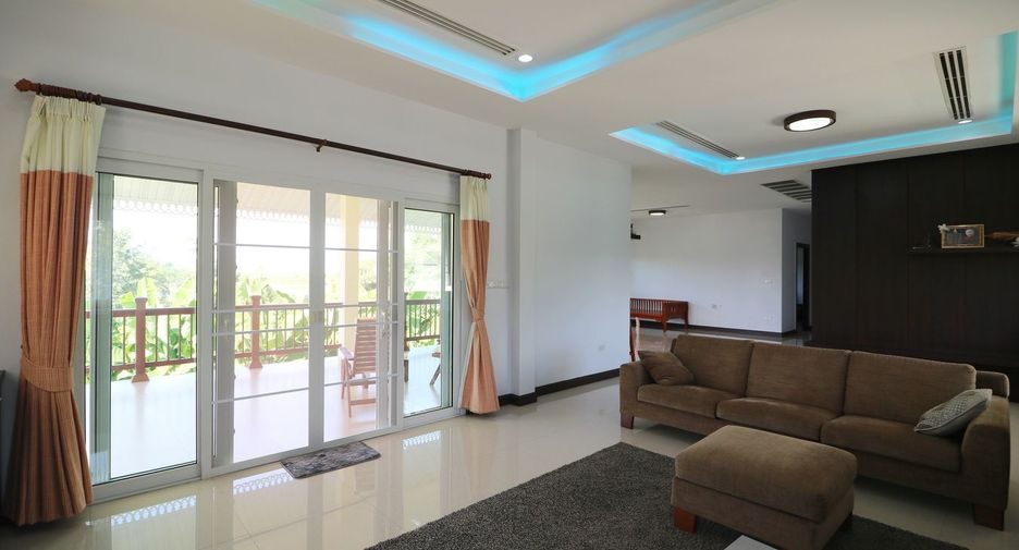 For sale 5 bedrooms house in Kumphawapi, Udon Thani