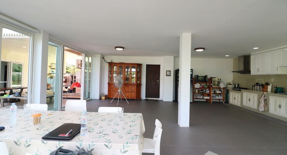For sale 5 bedrooms house in Kumphawapi, Udon Thani