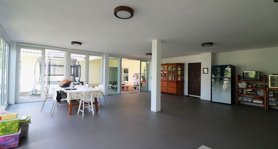 For sale 5 bedrooms house in Kumphawapi, Udon Thani