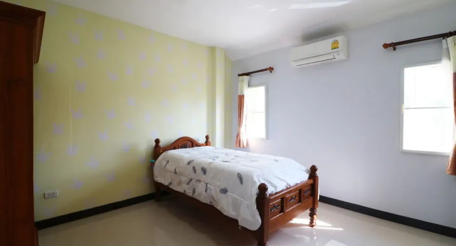 For sale 5 bedrooms house in Kumphawapi, Udon Thani